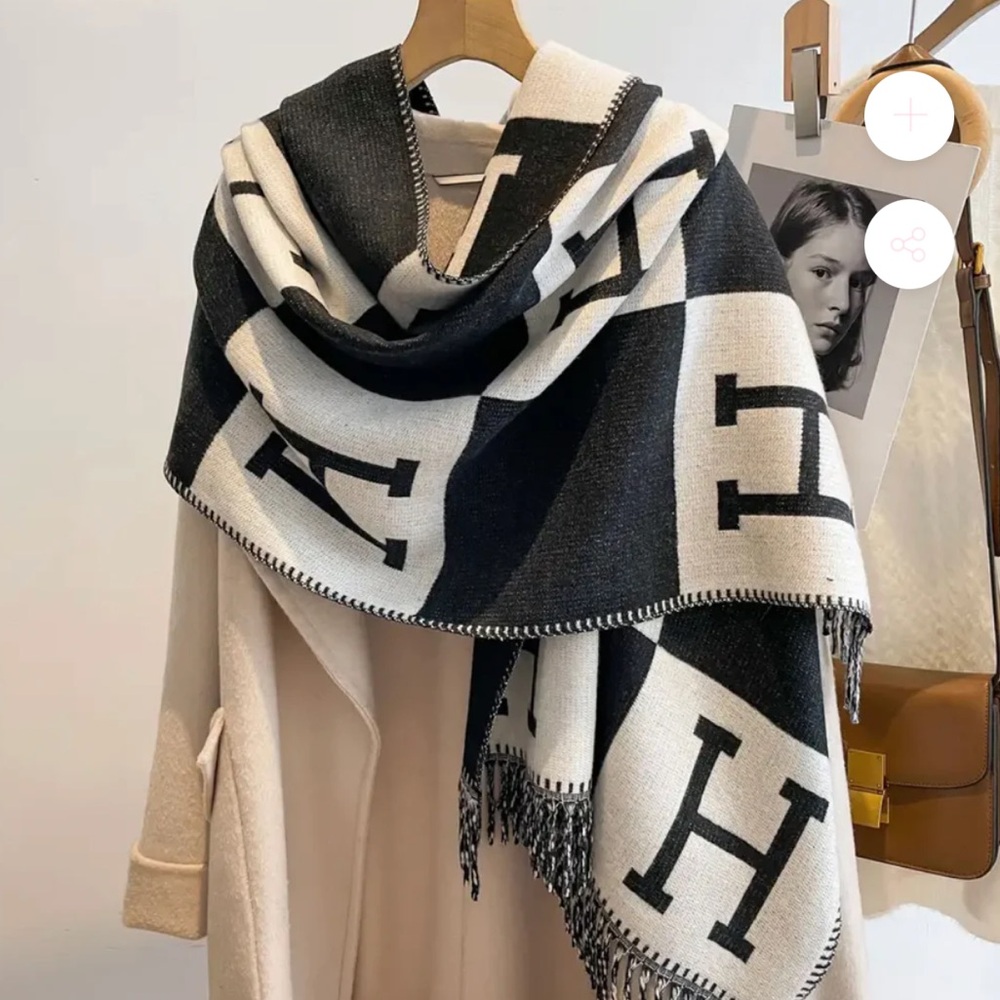 H initial check scarf